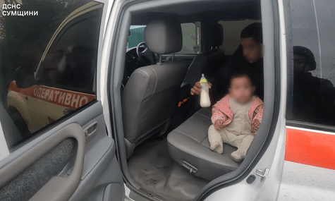 З прикордоння Сумщини евакуювали 10 дітей, чиї мами були в рейсовому автобусі, по якому вдарила рф