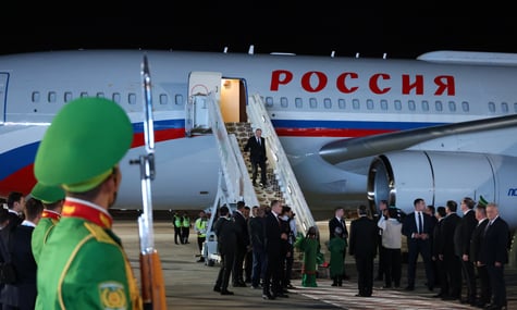 Літак, яким путін літав до Туркменістану, перенаправляли до Петербурга через атаку дронів на Москву