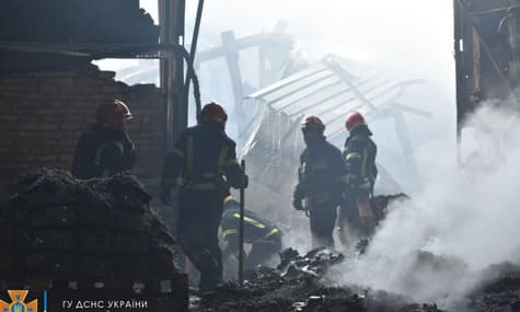 Ранковий удар по Одесі: одного чоловіка поранено, рятувальники гасили пожежу на складах