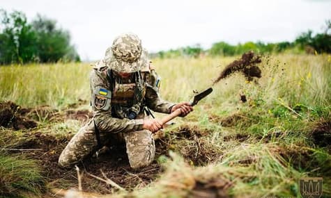 росіяни мінують місцевість на південному фронті, щоб зупинити просування ЗСУ — командування