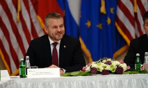 Президент Словакии допускает проведение мирных переговоров между рф и Украиной в Братиславе