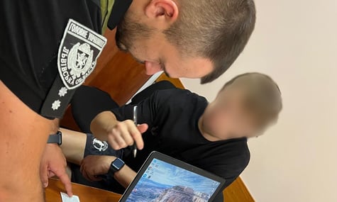 На Львівщині батько посадив за кермо 8-річну доньку і зняв це на відео. Його можуть позбавити права кермування