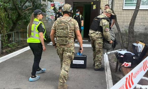 У Дніпровському районі Києва ліквідовують наслідки вибуху гранати у квартирі