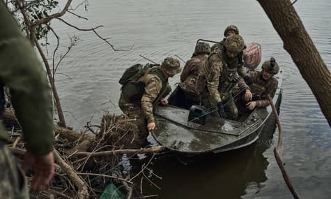 Strongholds on left bank of Kherson region and a fatal accident involving patrol policemen: highlights of November 17