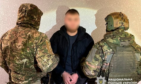 Поліція викрила колишніх «смотрящих» Київського СІЗО, які грабували людей та викрали громадянина Китаю — Офіс генпрокурора