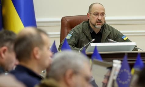 Электроэнергии достаточно, чтобы людям равномерно включали свет по меньшей мере на 5-6 часов в день — Шмыгаль