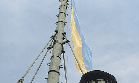 Подібних кадрів раніше не існувало. В архівах Нідерландів знайшли репортаж із першим підняттям українського прапора над Львівською ратушею