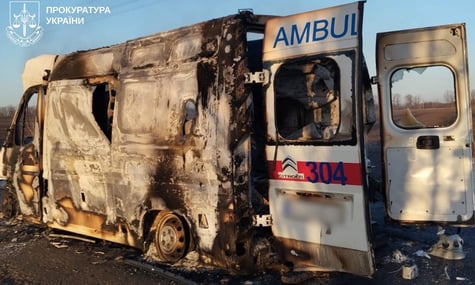 Війська рф убили двох медиків на Харківщині, поціливши у «швидку»