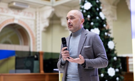 «Я доставлю картку особисто разом із вибаченням»: глава НБУ відреагував на інцидент із ветераном у «ПриватБанку»