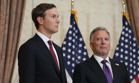 Спецпосланець президента США Стів Віткофф (праворуч) та зять Дональда Трампа Джаред Кушнер Спецпосланець президента США Стів Віткофф (праворуч) та зять Дональда Трампа Джаред Кушнер
