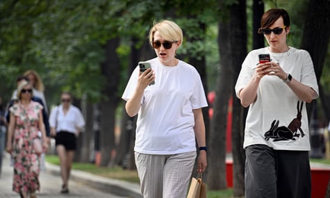 Люди на вулицях Москви