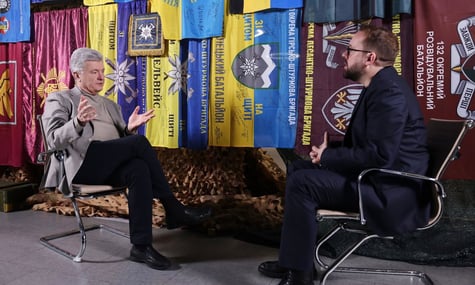 Порошенко дав інтерв'ю, де назвав Зеленського «нещасним лідером» і закликав відмовитися від наступів