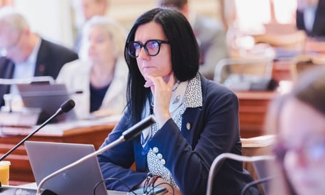 У Польщі депутатку відсторонили від партійних справ за образу таксиста-українця: сказала «повертатися до своєї країни»
