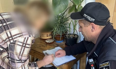 В Одесі жінка дозволила собаці справити потребу на Алеї Героїв: на неї склали два протоколи