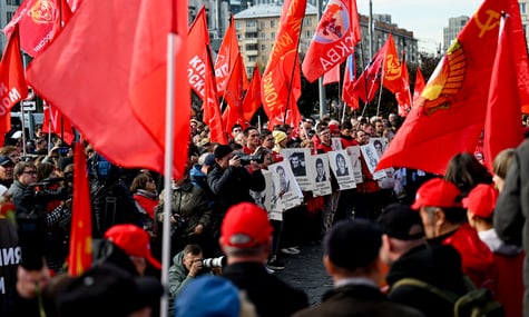Через гасла «Геть царя» та «За чесні вибори». У росії на мітингу комуністів затримали десятки людей