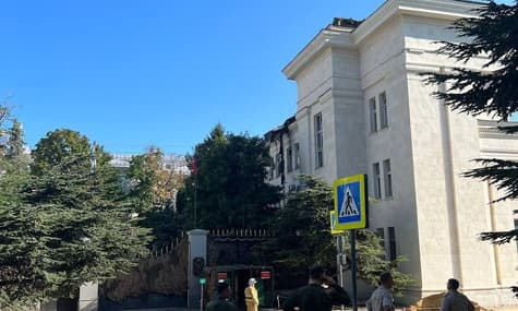 В оккупированном Севастополе раздался взрыв: беспилотник упал на крышу штаба флота (ДОПОЛНЕНО)