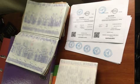 У Києві викрили продаж фейкових довідок про тест на COVID-19. До схеми нібито причетний працівник приватної лабораторії