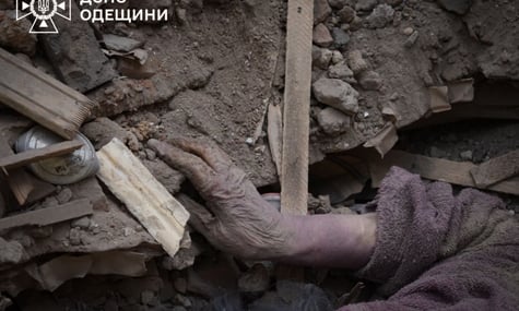 Удар по Одесі: під завалами знайшли тіло ще однієї жінки