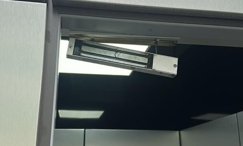 У Львові скаржаться на вандалізм. Невідомі майже щодня ламають громадську вбиральню (ВІДЕО)