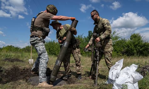 На Донбассе ВСУ отбили ряд наступлений россиян, а на юге оккупанты усиливают защиту переправ через Днепр — Генштаб