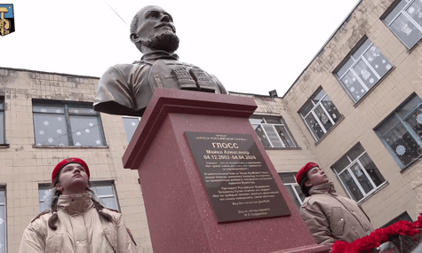 У Донецьку окупанти встановили бюст сину заступниці голови ЦРУ, який помер на війні проти України