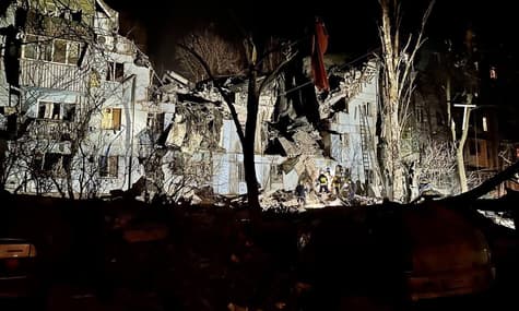 Удар по багатоповерхівці в Запоріжжі: рятувальники визволили 11 людей, серед них є вагітна жінка