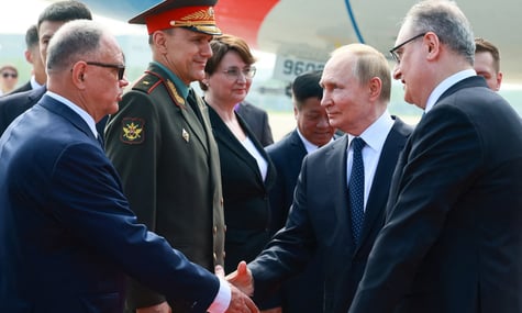 путін прилетів із чотириденним візитом до Китаю: долучиться до військового параду