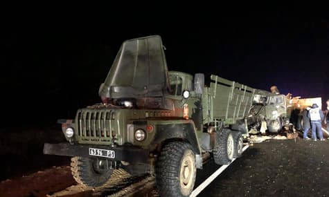На Херсонщині зіткнулися дві військові вантажівки, один солдат загинув