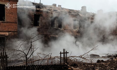 Наслідки російської атаки на двоповерхівку у Кривому Розі