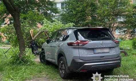 У Хмельницькому авто збило двох жінок і трирічну дитину. Водійка стверджує, що їй раптово стало зле — поліція