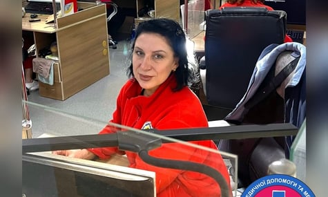 У Запоріжжі чотирирічна дівчинка сама викликала «швидку» для непритомної мами