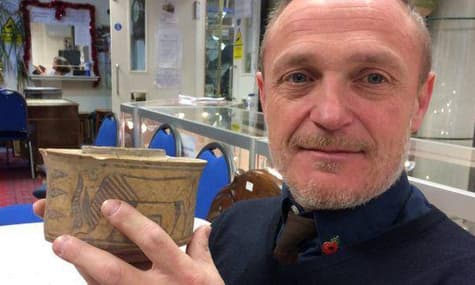 У Британії чоловік купив глечик за $5 та ставив у нього щітку. Виявилося, посудині понад 4 тисячі років