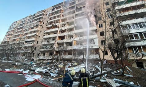 У Києві російські снаряди влучили у три багатоповерхівки та приватний житловий будинок (ОНОВЛЕНО)