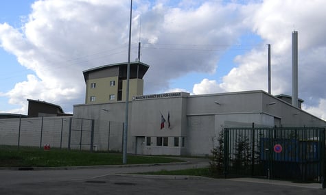 У Франції в'язень утік з тюрми, сховавшись у сумці співкамерника. Його й досі шукають