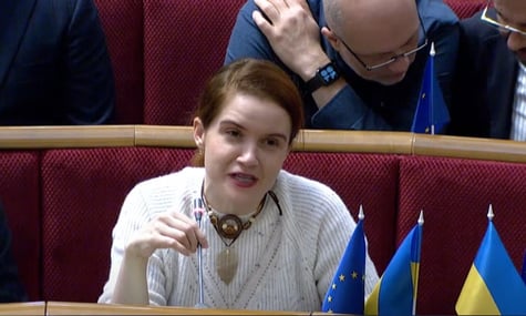 У Раді поскаржилися, що депутатка дві години стукала до комітету нацбезпеки. Безугла відповіла