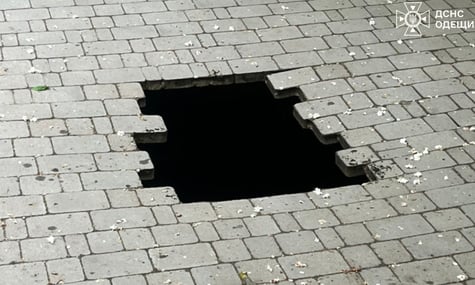 В Одесі 10-річна дівчинка провалилася під тротуар
