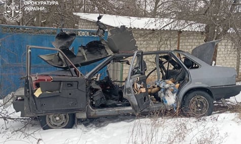 На Харківщині росіяни з дрона атакували авто, яким місцеві волонтери везли хліб для односельців: загинули двоє чоловіків