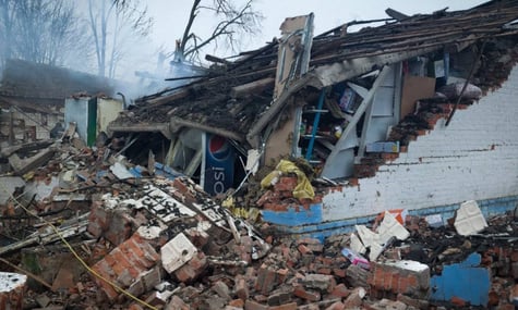 На Сумщині росіяни вдарили авіабомбою по магазину, коли там були люди. Є загиблі