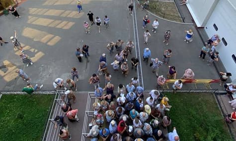 В киевском центре прививок начали использовать Pfizer. Но его могут получить не все