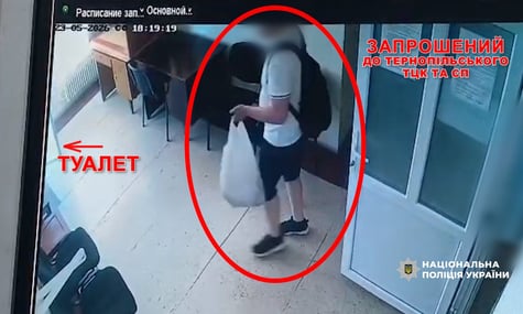 Зайшов до туалету з рюкзаком. У поліції показали відео з ТЦК у Тернополі, де помер чоловік