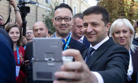 Посли США назвали коміка Зеленського більш серйозним президентом, ніж Трамп — журналіст