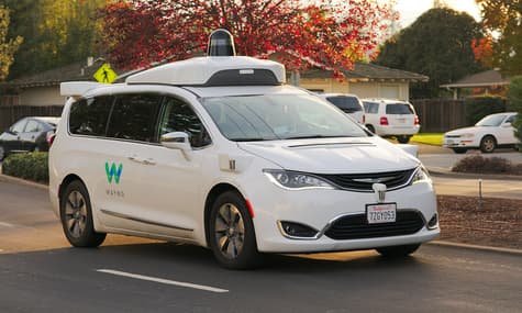 Безпілотні автомобілі Waymo проїхали 10 млн миль дорогами загального користування