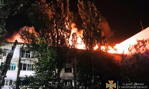В Запорожье ночью загорелся 4-этажный жилой дом. Жителей переселили