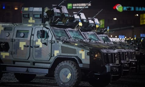 Вооруженным силам передали около сотни единиц нового вооружения и военной техники