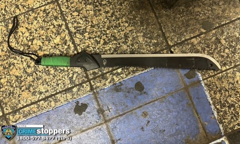 Говорив, що він Люцифер. У Нью-Йорку поліція застрелила чоловіка з мачете, який порізав трьох людей у метро