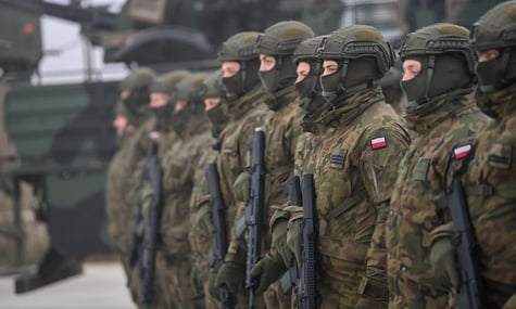 «Орієнтуємося на досвід України». У Польщі пояснили зміни до законодавства, що кратно збільшують покарання для військових
