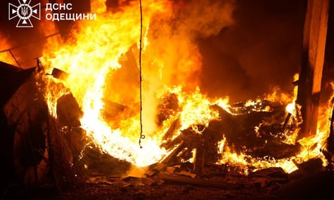 В Одесі горіло промислове підприємство через російську атаку