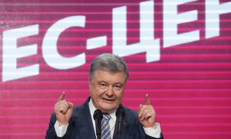 У партії Порошенка стверджують, що в ДБР немає проваджень проти нього. У Бюро кажуть — він фігурант 11 справ