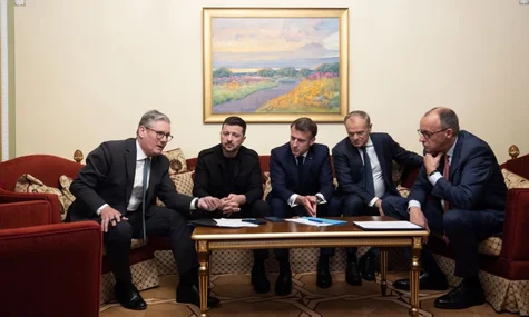 «О, Нобелівську премію за це!». Медіа вперше показали дзвінок Макрона Трампу в травні 2025 року: він радів згоді України на перемир’я