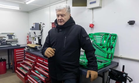 Порошенко планує звернутися до суду через санкції РНБО: Це називається хаос